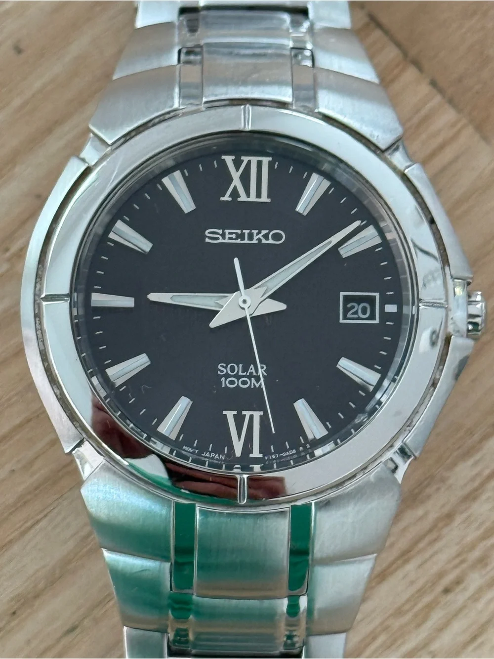 Seiko Solar Luxury Watch Black Dial Stainless Steel Bracelet Case Date Window